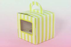 File:240px-Single cupcake or muffin box.jpg