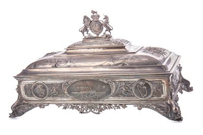 File:Ivory mallet silver casket closed.jpg